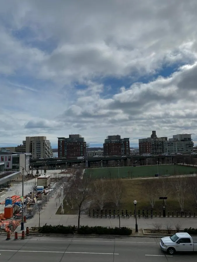 Toronto City Place Condo Families Only 0*,